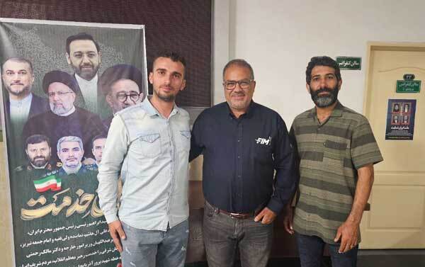 نمادهای «امداد و ایثار» به قهرمانان و ورزشکاران اهدا میشود نمادهای «امداد و ایثار» به قهرمانان و ورزشکاران اهدا میشود