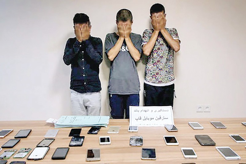 چاقو و قمه به ‌جای کاغذ و خودکار