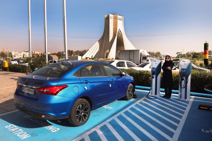 هر فرد دارای کدملی میتواند یک خودرو وارد کند هر فرد دارای کدملی میتواند یک خودرو وارد کند