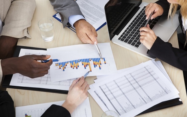 تهیه صورت های مالی به عهده کیست؟