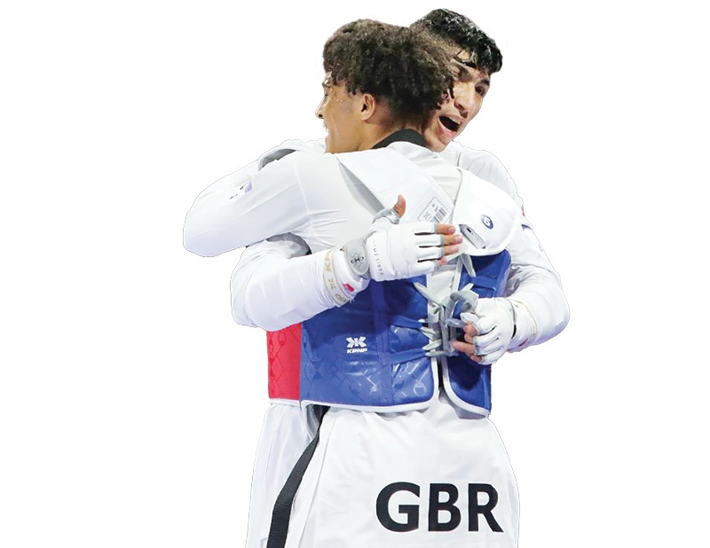 همه زیر سایه پرچم ایران هستیم