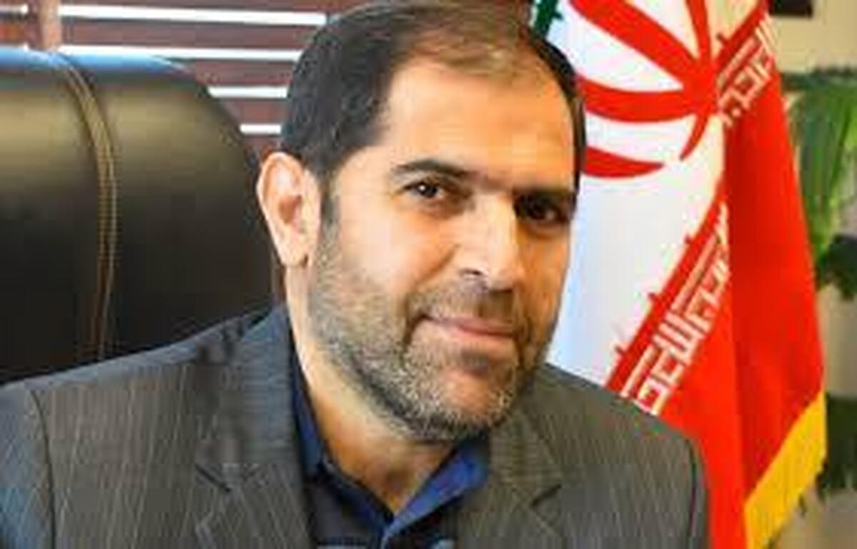 خرم آباد-جام جم آنلاین-مدیرکل منابع طبیعی و آبخیزداری استان لرستان گفت: متاسفانه به دلایل متعددی، همزمان امروز پنجم شهریور ماه، در ۱۱ نقطه از استان جنگل ها و مراتع دچار حریق گردیده که تلاش برای اطفاء و پایش تمامی نقاط ادامه دارد.