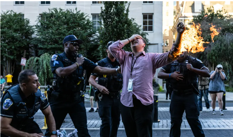 اقدام به خودسوزی خبرنگار آمریکایی حامی غزه