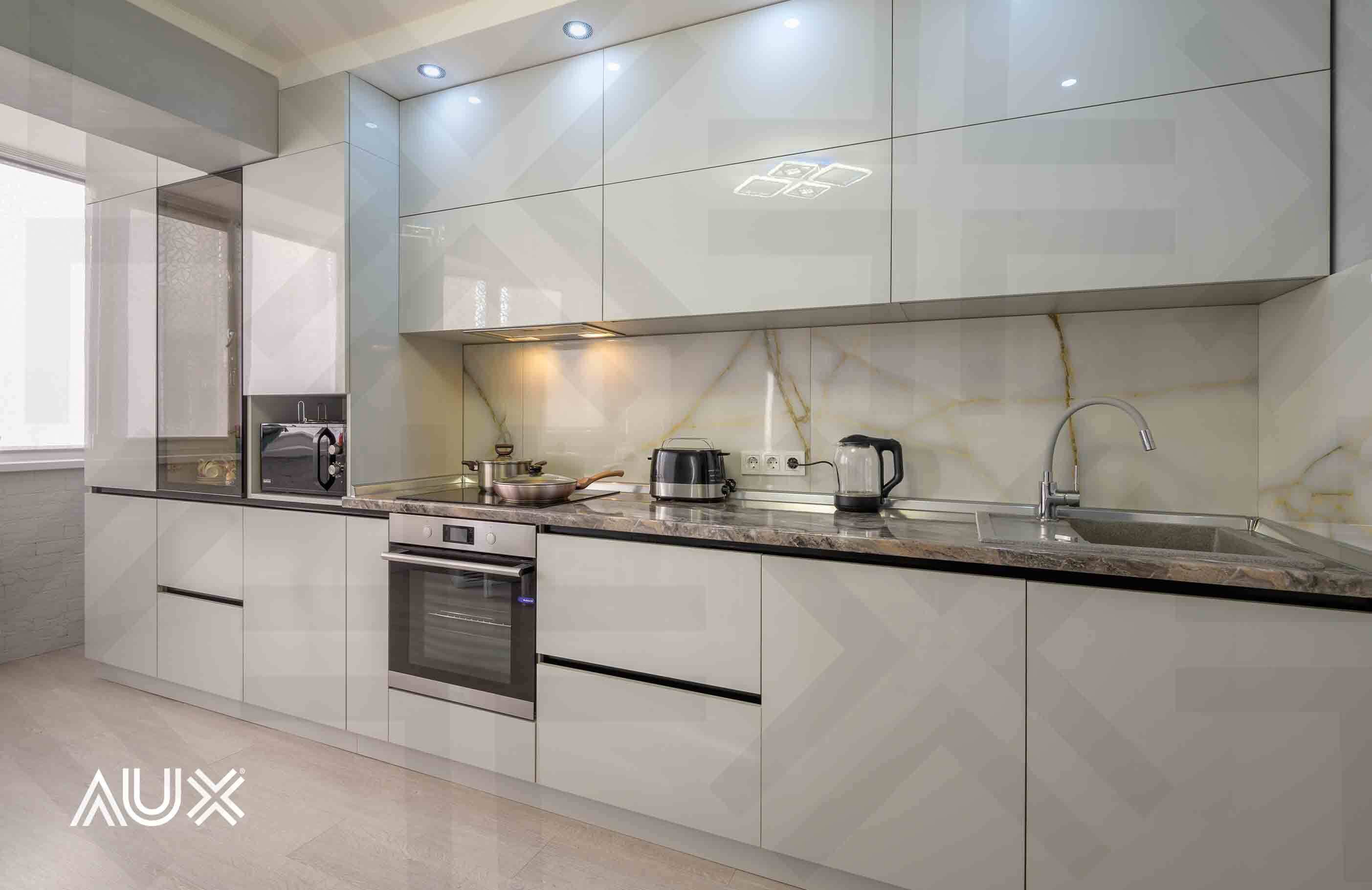 کابینت های گلاس سفید اکلیلی