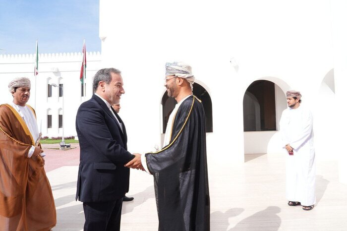 دیدار عراقچی با همتای عمانیاش در مسقط دیدار عراقچی با همتای عمانیاش در مسقط