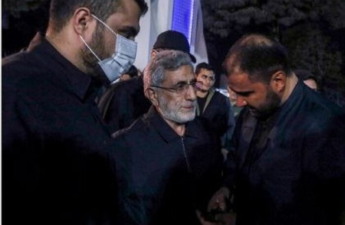 ببینید | حضور سردار قاآنی در مراسم استقبال از پیکر پاک شهید نیلفروشان در تهران ببینید | حضور سردار قاآنی در مراسم استقبال از پیکر پاک شهید نیلفروشان در تهران