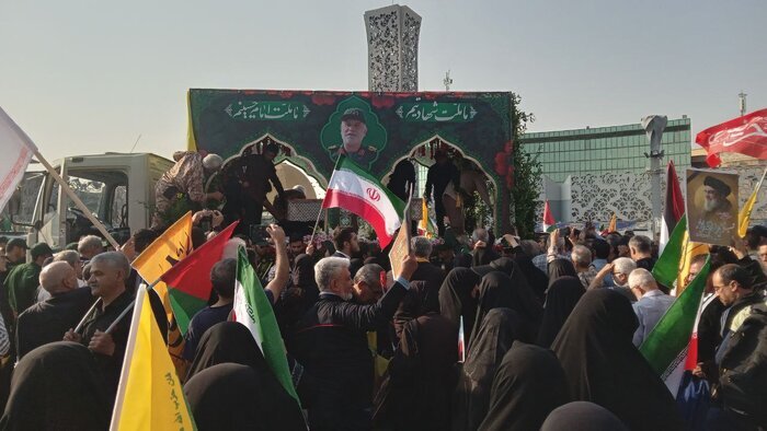 آغاز مراسم تشییع شهید عباس نیلفروشان در تهران آغاز مراسم تشییع شهید عباس نیلفروشان در تهران