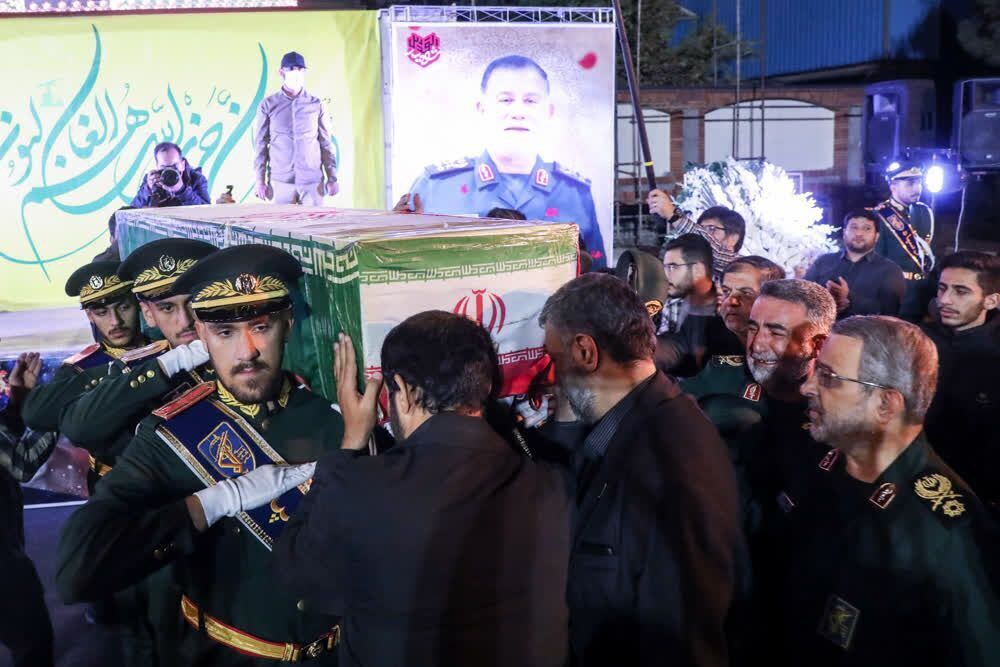 گزارش تصویری ا  استقبال از پیکر شهید نیلفروشان