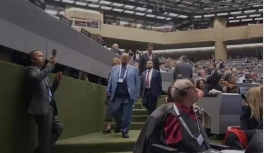 خروج هیأت عراقی از اجلاس اتحادیه بین المجالس هنگام سخنرانی نماینده صهیونیستی خروج هیأت عراقی از اجلاس اتحادیه بین المجالس هنگام سخنرانی نماینده صهیونیستی