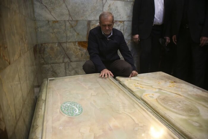 رئیس جمهور وارد قم شد رئیس جمهور وارد قم شد