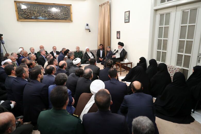 گزارش تصویری ا  رهبر معظم انقلاب در دیدار دست‌اندرکاران کنگره‌ ملی بزرگداشت شهدای استان کرمانشاه