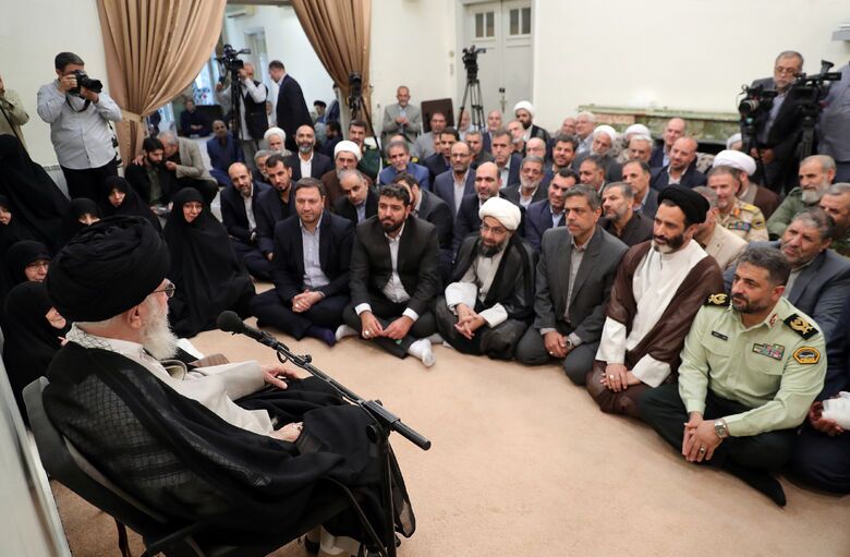 گزارش تصویری ا  رهبر معظم انقلاب در دیدار دست‌اندرکاران کنگره‌ ملی بزرگداشت شهدای استان کرمانشاه