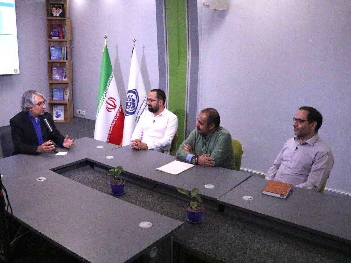 پاسخ به خلاء موجود در فضای علمی کشور با سکوی «نشر پ» موضوعی بود که در در بیست‌و پنجمین برنامه «صمیمانه» مطرح شد. 
