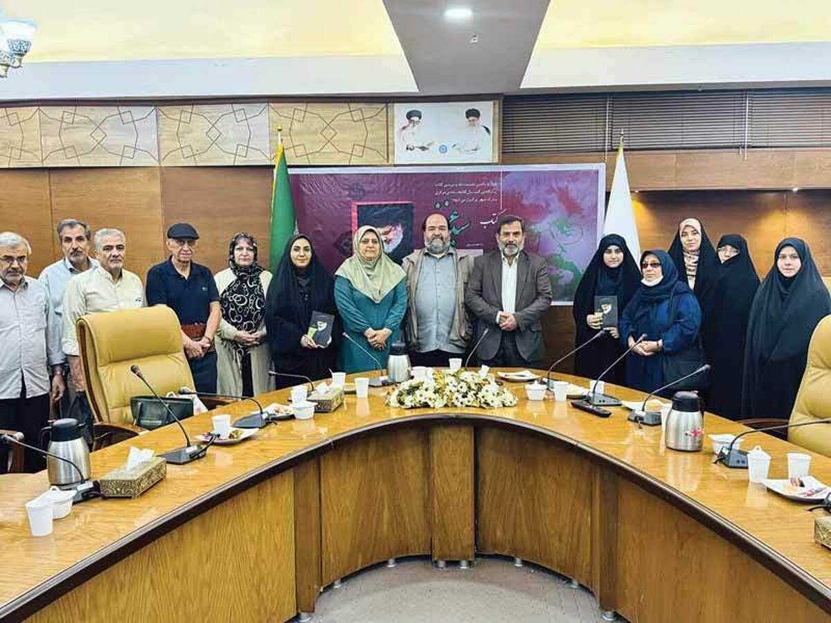 به گزارش قفسه کتاب، چهل‌و‌یکمین نشست نقد کتاب بزرگسال کتابخانه مرکزی پارک‌شهر با حضور حمید داوودآبادی(نویسنده)، کورش علیانی و محمد‌مهدی شریعتمدار به نقد و بررسی کتاب «سید‌عزیز» پرداخت.