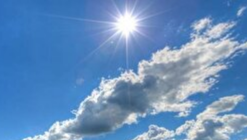 آسمان صاف همراه با وزش ملایم باد در قم