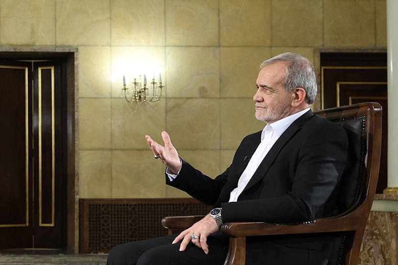 آغاز گفتگوی زنده تلویزیونی رئیس جمهور با مردم آغاز گفتگوی زنده تلویزیونی رئیس جمهور با مردم