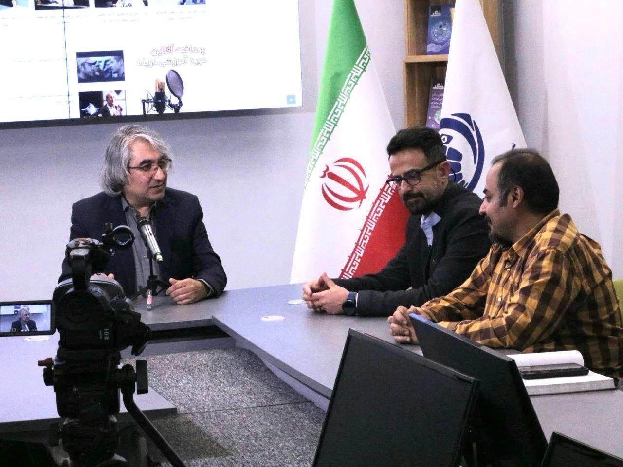 حضور اساتید برجسته حوزه گویندگی و دوبله در یک سکوی صدا پایه