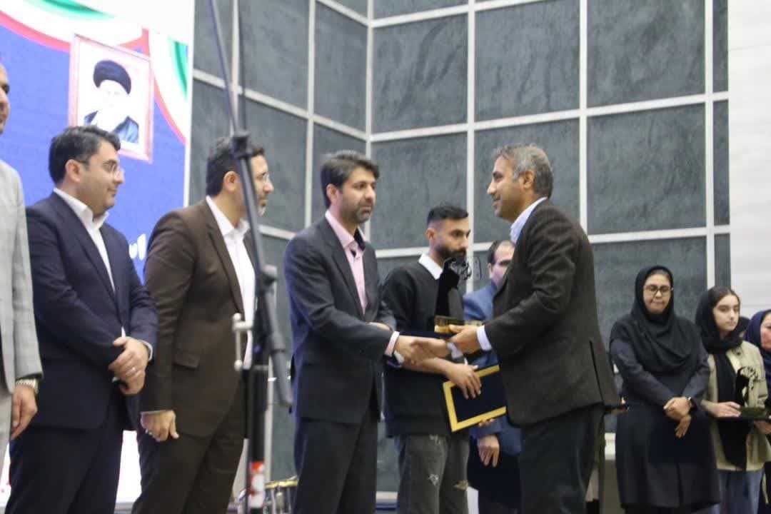 مطالبه مردم مسائل فرهنگی و اجتماعی است