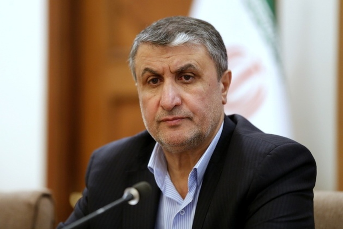 رئیس سازمان انرژی اتمی ایران از عزم ایران برای پیشرفت بیشتر در عرصه هسته‌ای و فناوری‌های نوین خبر داد و گفت: همزمان با سالروز ملی فناوری هسته‌ای در ۲۰ فروردین، از رادیو دارو‌های جدید تولید شده در سازمان انرژی اتمی ایران رونمایی خواهد شد.