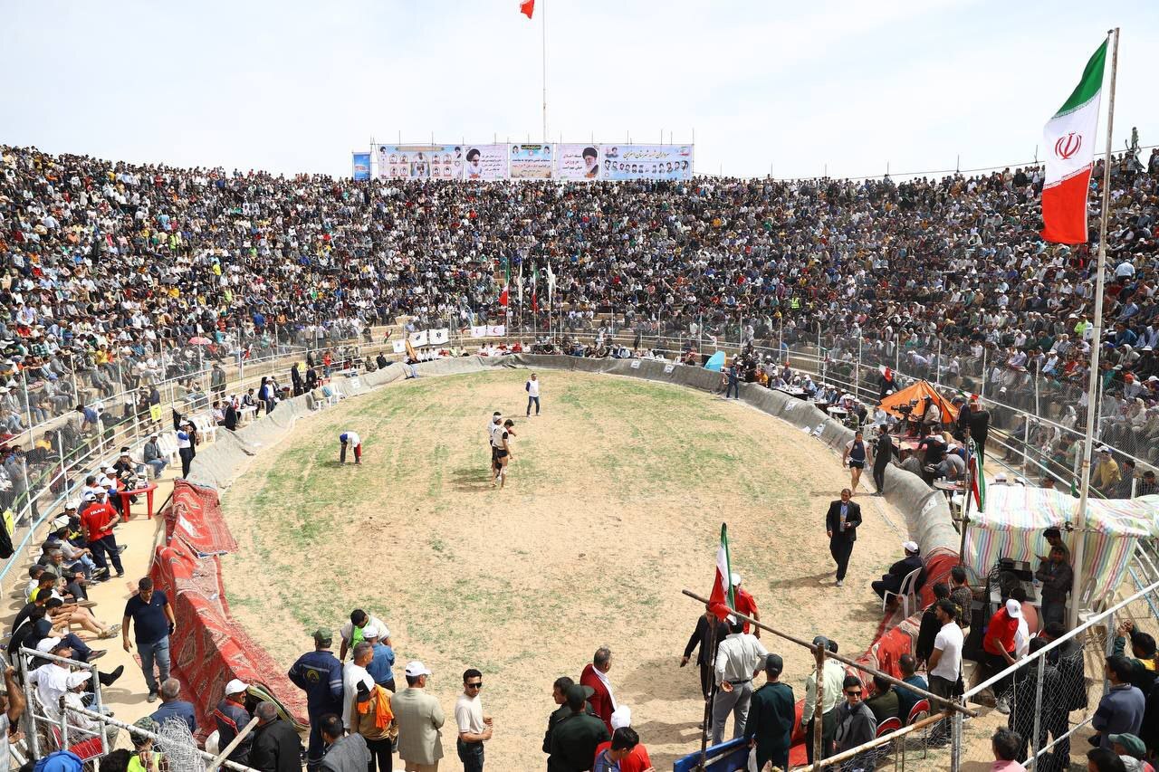 حضور وزیر ورزش در مسابقات کشتی با چوخه