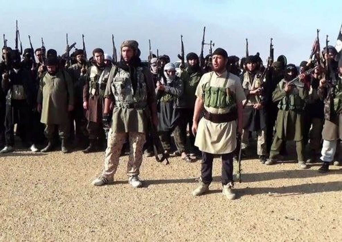اگر این شهدای عزیز جانشان را در دفاع از این حرم ها سپر نمی کردند، دشمنان، آن‌چنان خبیث و لئیم و پست بودند که این حرم ها را با خاک یکسان می کردند.
