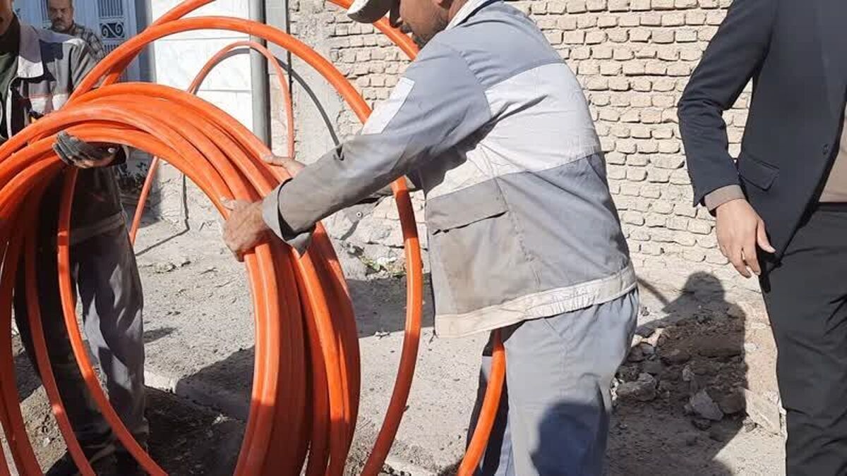 خداداد خالق پناه، مدیرعامل شرکت مخابرات کهگیلویه وبویراحمد با بیان اینکه توسعه فیبر نوری با قوت در شهر‌های کهگیلویه وبویراحمد ادامه می‌یابد گفت: تاکنون ۲ هزار ۵۰۰ کیلومتر فیبر نوری در استان اجرا شده که بخش عمده در سال‌های ۱۴۰۲ و ۱۴۰۳ از محل اعتبارات دولتی عملیاتی شده است.