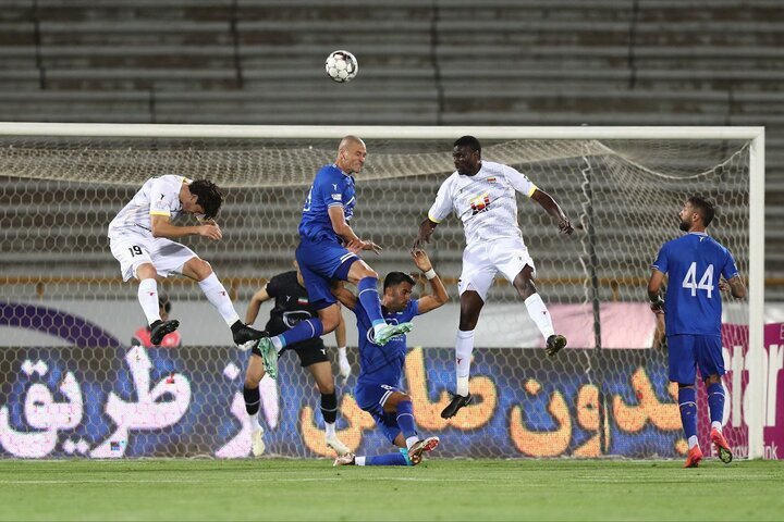 شکست استقلال در برابر فولاد | آبی ها به سقوط نزدیک شدند