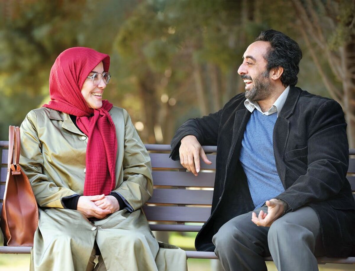 در بیشتر سریال‌های تلویزیونی، می‌توان یک کاراکتر خاص را پیدا کرد که شاید به‌ظاهر بخش عمده کار بر دوش او نباشد، اما قطعا می‌درخشد و تبدیل به نمک قصه می‌شود. صدالبته که این کار در آثار کمدی، بسیار سخت است و از بازیگرانی برمی‌آید که عمری خاک صحنه خورده باشند و به‌تدریج پیشرفت کرده‌اند.