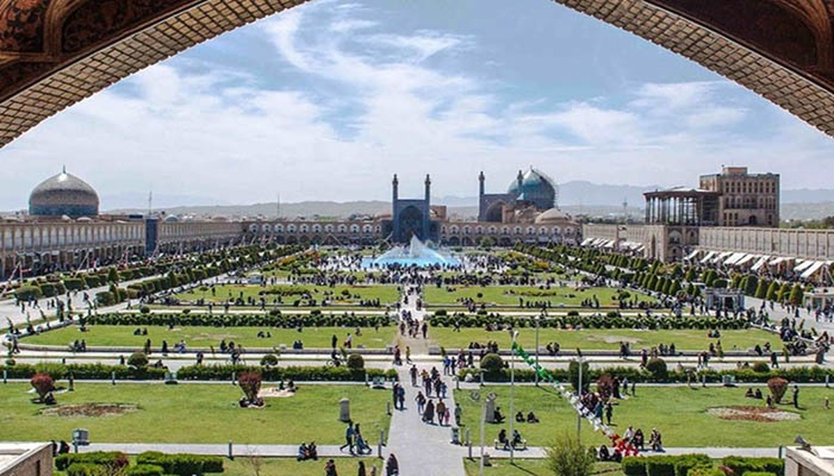 از قدیم مسیر بین اصفهان و تهران یک راه پرتردد برای شهروندان این دو شهر بوده است؛ به خاطر مراودات خانوادگی، سفرهای کاری یا تحصیلی.