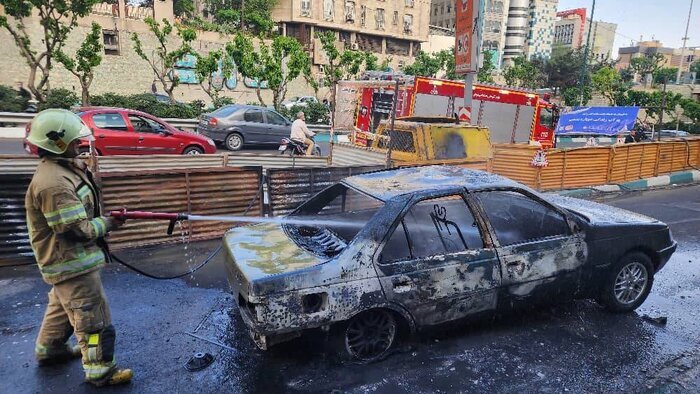 ۲ مصدوم بر اثر آتش‌ سوزی یک خودرو در بزرگراه مدرس تهران