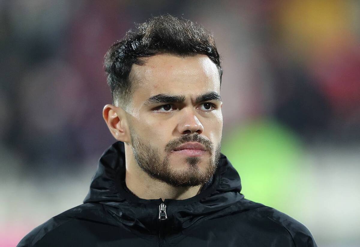 اوستون اورونوف باز هم مثل همیشه مصدوم شد و از ترکیب پرسپولیس بیرون آمد.