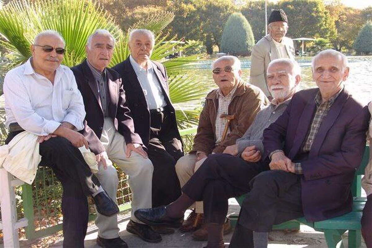 معاون فنی و بیمه‌ای صندوق بازنشستگی کشوری با تاکید بر صدور احکام افزایش سالیانه حقوق و مرحله دوم متناسب سازی بازنشستگان و موظفین صندوق بازنشستگی کشوری، گفت: پرداخت حقوق بازنشستگان در پایان فروردین ماه ۱۴۰۴ بر مبنای حکم حقوق سال ۱۴۰۳ انجام خواهد شد و مابه التفاوت احکام جدید شامل ۲۰ درصد ترمیم سالیانه و مرحله دوم متناسب سازی، تا دهم اردیبهشت ماه به حساب عزیزان واریز می شود.