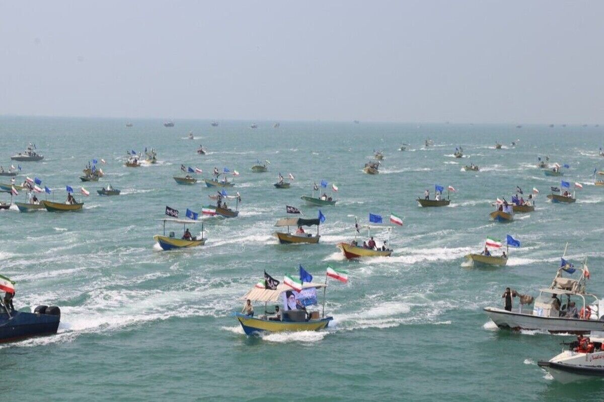 رژه ۳هزار فروندی شناوری در حمایت از مردم مظلوم فلسطین در آستانه روز جهانی قدس با حضور شناورهای بسیج مردمی، ناو پهپادبر شهید باقری،‌ ناو شهید رئیسعلی دلواری، شناورهای تندرو و شناور طارق نیروی دریایی سپاه پاسداران انقلاب اسلامی درحال انجام است.