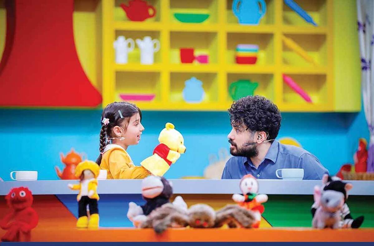 در شرایطی که تولید آثار تلویزیونی برای کودک، پرچالش است، برنامه اعجوبه‌ها توانسته در چند فصل متوالی، مخاطبان را با خود همراه کند. «اعجوبه‌ها» یکی از شاخص‌ترین برنامه‌های مختص کودکان است که به طور ویژه برای آنها تولید شده است. برنامه‌ای که با گذشت شش فصل هنوز مخاطبان ثابت خود را دارد؛ مخاطبانی که هم دوست دارند به استودیوی برنامه رفته وبه طور مستقیم در جریان تولید قرار بگیرند و هم از راه دور و در تلویزیون برنامه را تماشا کنند.