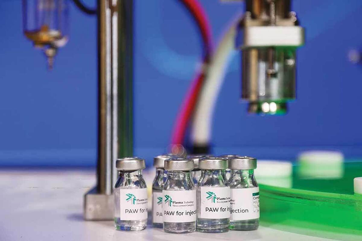 یکی از فناوری‌های نوظهور و بسیار مؤثر در این زمینه، درمان با پلاسمای سرد است‌؛ روشی که در سال‌های اخیر، توجه گسترده‌ای را در محافل علمی و بالینی به خود جلب کرده است. پلاسمای سرد گاز یونیزه‌ای است که در دمای پایین و فشار اتمسفری تولید می‌شود و دارای ویژگی‌های فیزیکی و شیمیایی منحصربه‌فردی است که به ترمیم زخم‌ها کمک می‌کند.