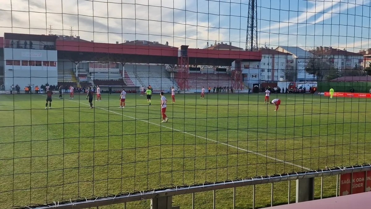 اعتراض جالب بازیکنان تیم بولواسپور در ترکیه به دلیل عدم دریافت دستمزد و واکنش تند باشگاه نسبت به آنها خبرساز شده است.