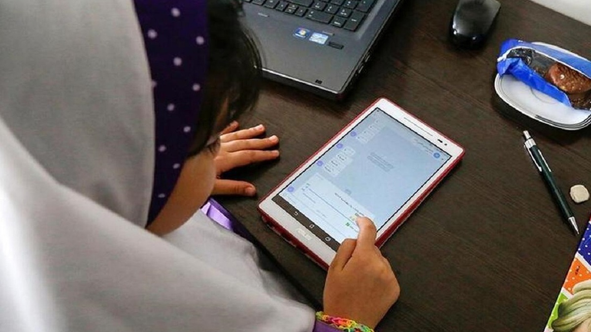 معاون عمرانی استاندار تهران اعلام کرد: کلاس درس مدارس ابتدایی استان تهران جز فیروزکوه و رباط کریم فردا ۲ دی ماه مجازی و طرح زوج و فرد از درب منزل تا ۴۸ ساعت آینده اجرا می‌شود.