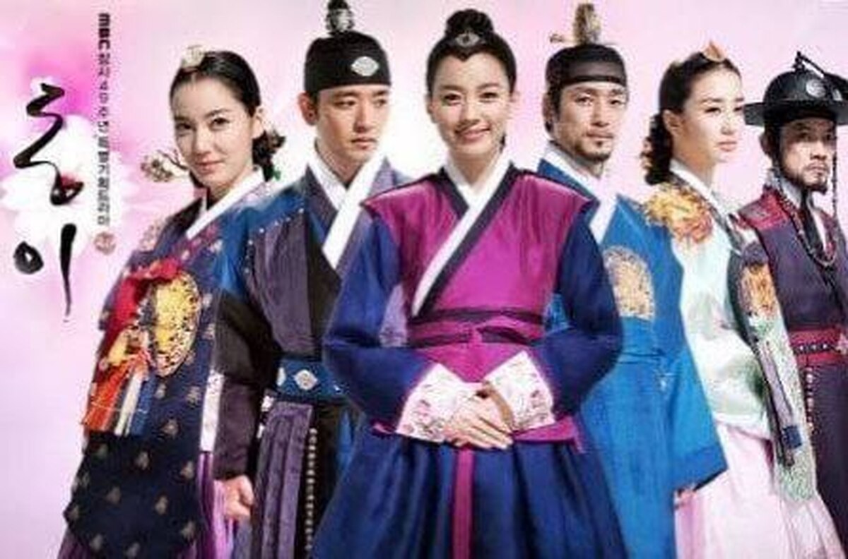 مجموعه تلویزیونی «افسانه دونگ یی» با استقبال گسترده مخاطبان، موفق شد با کسب ۳۶ درصد از مجموع آرا، عنوان سریال منتخب مخاطبان شبکه تماشا را از آنِ خود کند. این مجموعه محبوب از ۱۳ دی‌ماه روی آنتن شبکه تماشا خواهد رفت.