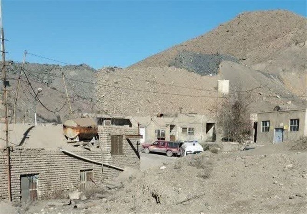 با اعلام حادثه در معدن کوشک بافق، دو تیم عملیاتی هلال‌احمر بافق به همراه دو دستگاه آمبولانس به محل اعزام شدند