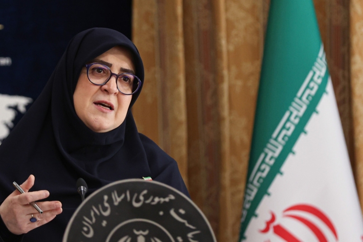 سخنگوی دولت اعلام کرد: فرآیند انتخاب «عبدالناصر همتی» به سمت رئیس کل بانک مرکزی جمهوری اسلامی ایران با دریافت بیشترین امتیاز از سوی خبرگان حوزه بانکی صورت گرفت و با رأی اعتماد دولت به او نهایی شد.