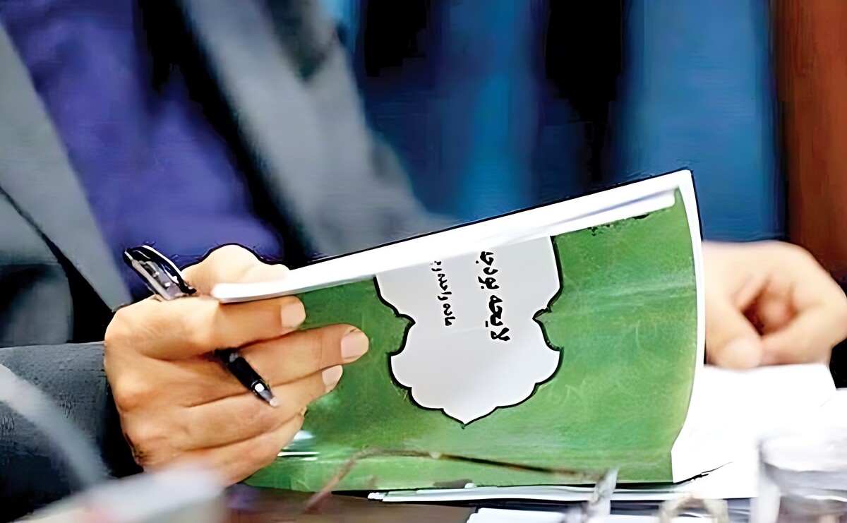 سخنگوی کمیسیون تلفیق لایحه بودجه ۱۴۰۵، گفت که براساس اصلاحات صورت گرفته در کلیات بودجه، افزایش حقوق در سال آینده به صورت پلکانی و در محدود ۲۰ تا ۴۳ درصد تعیین شد.