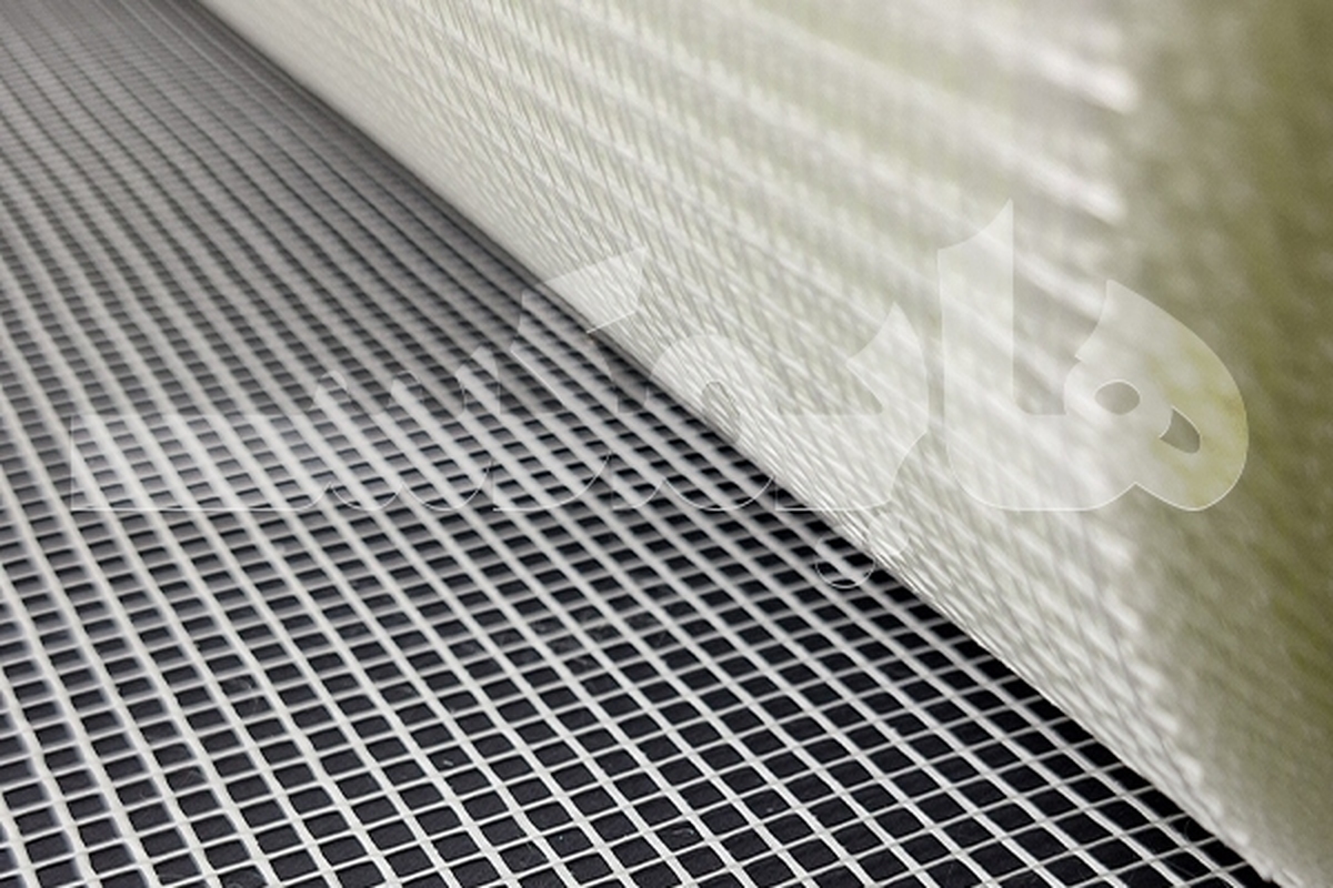 در سال ‌های اخیر، صنعت ساختمان با چالش ‌های متعددی از جمله ترک ‌خوردگی دیوارها، کاهش دوام سازه ‌ها و افزایش هزینه‌ های نگهداری مواجه بوده است. یکی از راهکارهای موثر که امروزه به ‌طور گسترده در پروژه‌ های ساختمانی و عمرانی مورد استفاده قرار می‌ گیرد، مش فایبرگلاس ساختمان یا همان توری فایبرگلاس ضدقلیایی (AR) است؛ محصولی که به ‌عنوان جایگزینی مدرن برای روش‌ های سنتی مسلح ‌سازی شناخته می ‌شود.