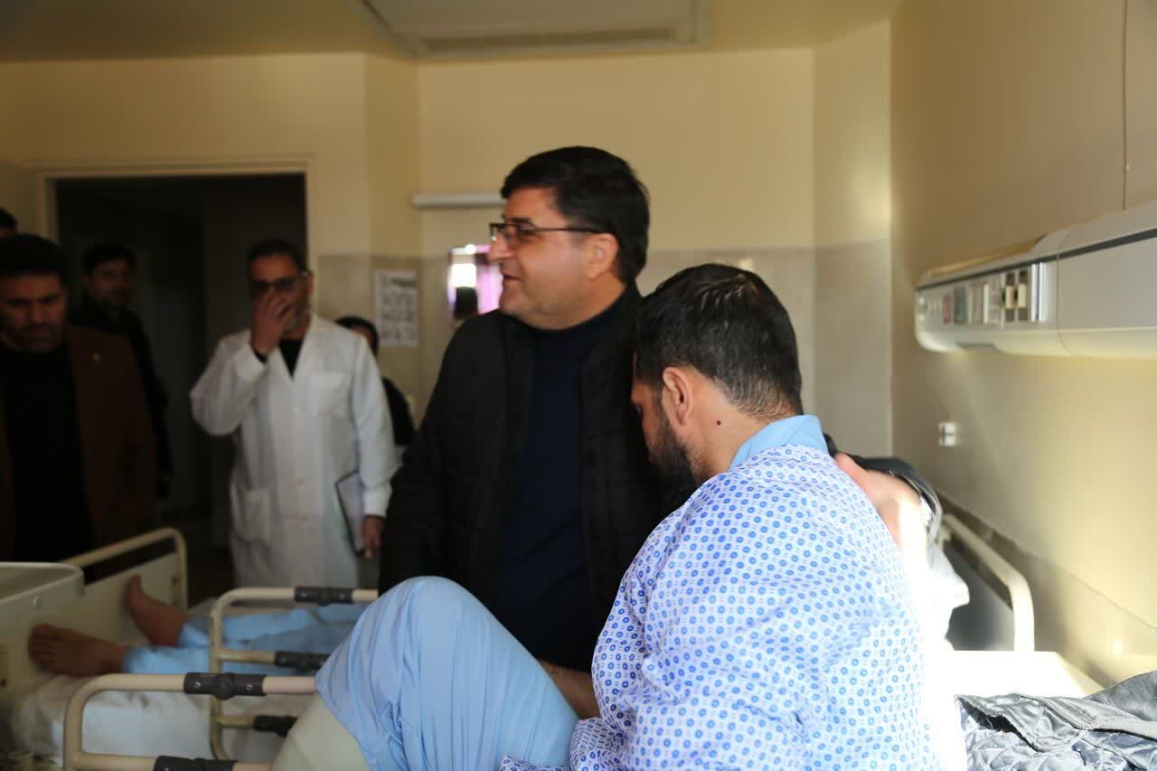 عیادت استاندار چهارمحال و بختیاری از عوامل انتظامی حادثه لردگان