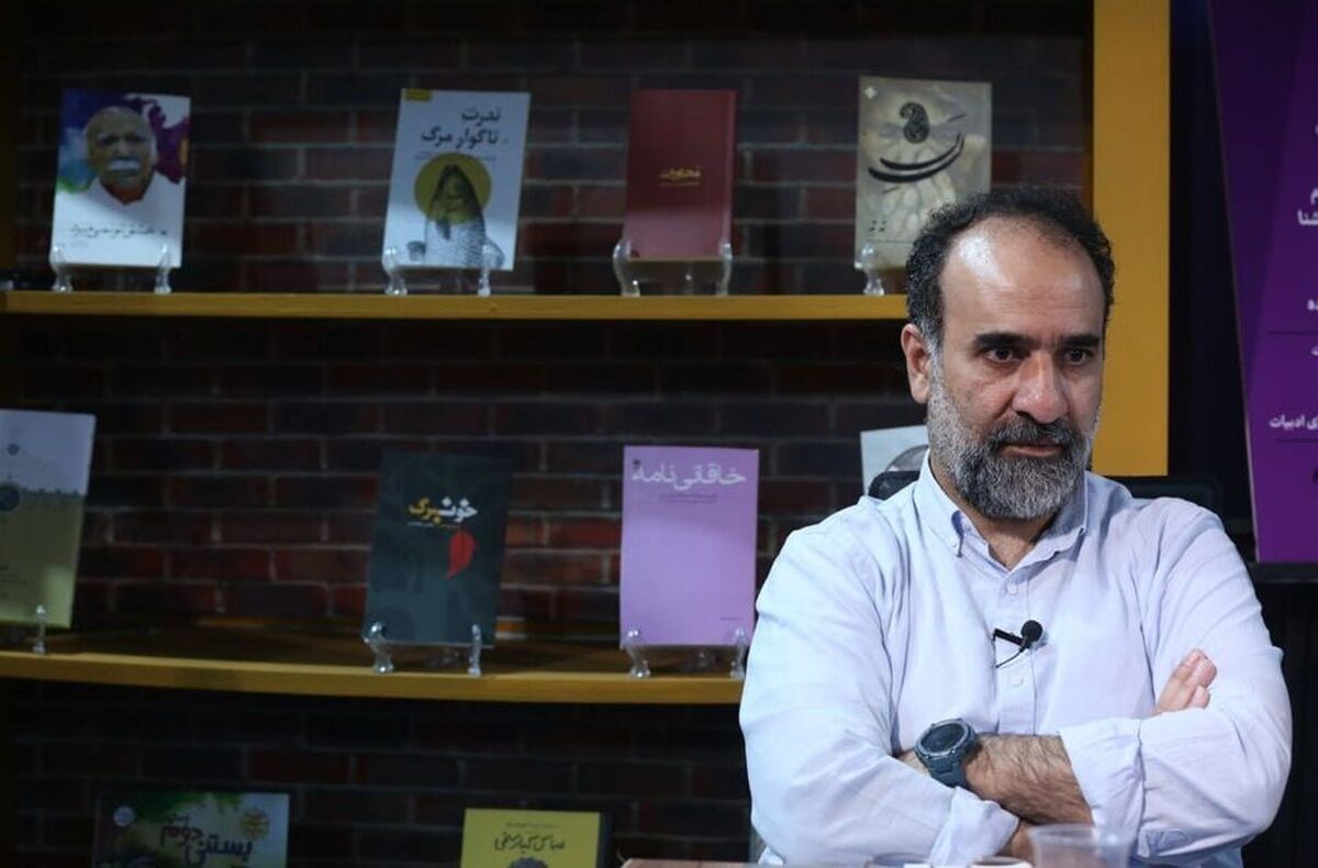 یکی از پزشکانی که روند درمان «رضا امیرخانی» را دنبال می‌کند، گفت: با اینکه در روزهای گذشته دوبار چشم‌های امیرخانی باز شده است، اما تازمانی که این مساله به قدر کافی تکرار نشود از نظر آماری قابل اتکا نیست تا بتوان اسمش را دقیقا بالارفتن سطح هوشیاری گذاشت.