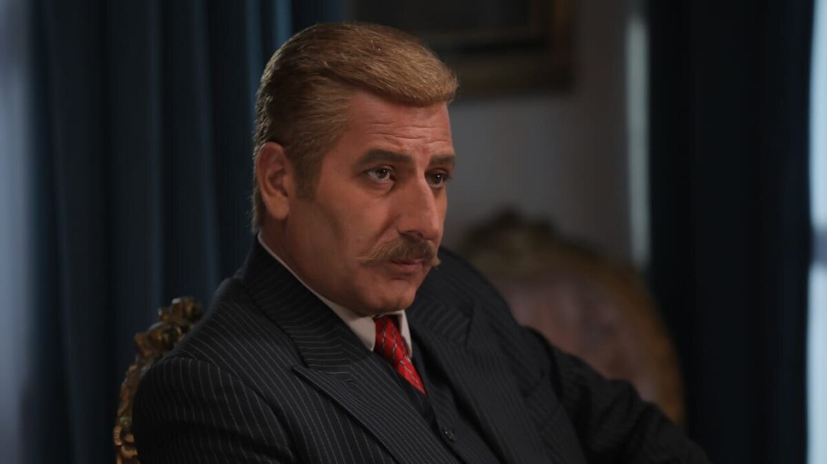 رامین ناصر نصیر بازیگر سریال تلویزیونی دیوار دفاعی به تهیه‌کنندگی مسعود ده‌نمکی و کارگردانی احمد کاوری شد.