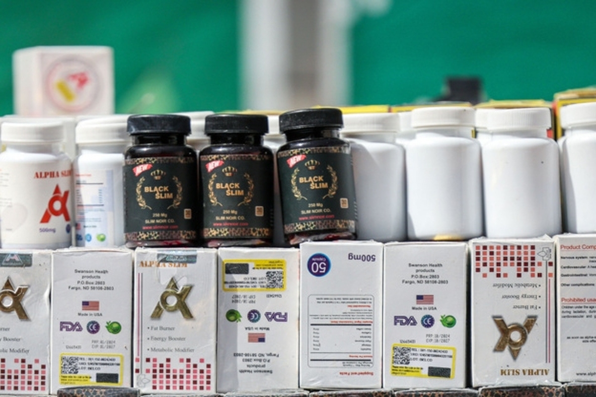 مشاور رئیس جمهور و دبیرکل ستاد مبارزه با مواد مخدر از شناسایی ۱۵ نوع ماده مخدر و روانگردان جدید در کشور خبر داد و گفت: این مواد در سطح جهانی مصرف می‌شود و پس از آن که وزارت بهداشت و سازمان بهداشت جهانی با دریافت گزارش‌ها، بررسی‌ها را آغاز می‌کنند، در صورت تأیید شدن ماهیت مخدر بودن آن، به کشور‌ها اعلام می‌شود که آن ماده، مخدر است.