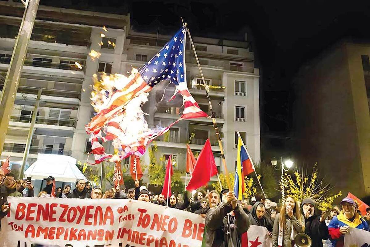 گرچه عملیات ربایش نیکلاس مادورو رئیس‌‎جمهور ونزوئلا با استقبال نیروهای اپوزیسیون غربگرا همراه بود. اپوزیسیون کاراکاس امید داشت سوار بر تانک‎های آمریکایی به ‎کاخ ریاست‌جمهوری این کشور منتقل شوند اما واپسین اظهارات دونالد ترامپ مبنی ‎بر تمایل به همکاری با دلسی رودریگز، معاون مادورو همچنین کنار گذاشتن ماریا کورینا ماچادو، چهره برجسته مخالفان چاوزیست‎ها از معادلات قدرت، آب سردی بر پیکر اپوزیسیون ونزوئلا بود.