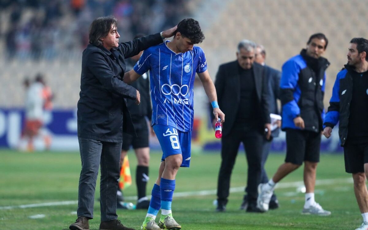 نقل و انتقالات زمستانی در روزهای اخیر آغاز شده و به‌نظر می‌رسد باشگاه‌های بزرگ بسیار به تقویت میانه فصل نیاز دارند. البته پنجره استقلالی‌ها به‌دلیل فسخ قرارداد یکطرفه منتظر محمد و دیگر بازیکنان خارجی سال‌های اخیر آبی‌ها بسته است اما دیگر بزرگان فوتبال ایران باید فرصتی که نصیب‌شان شده را غنیمت بشمارند و با تقویت ابزارهای خود از تکرار اتفاقات ناامیدکننده نیم فصل نخست دوری کنند. نیمه ابتدایی لیگ بیست‌وپنجم نکات مایوس کننده و سرشار از نگرانی کم نداشت اما آمار ضعیف گل‌های زده اگر دچار تغییر و تحول نشود قطعا به آینده مسابقات و تیم ملی آسیب می‌رساند.