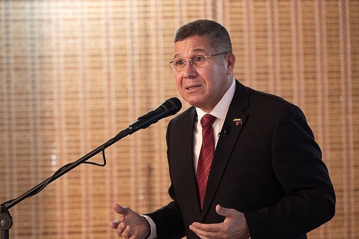 سفیر ونزوئلا در ایران با تاکید بر اینکه «کرامت، استقلال و حاکمیت ونزوئلا قابل مذاکره نیست و هرگز معامله نخواهد شد»، خواستار محکومیت قاطع تجاوز نظامی آمریکا به این کشور از سوی کشورهای جهان شد.