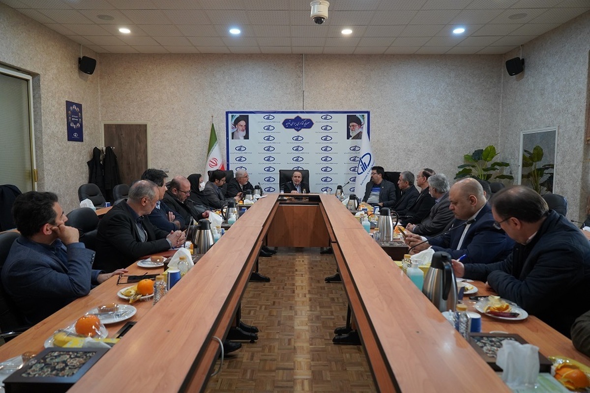 نشست مشترک هیئت‌رئیسه و مدیران ارشد موسسه رازی و انستیتو پاستور ایران با هدف توسعه همکاری‌های علمی، تحقیقاتی و تولیدی برگزار و در جریان آن، بر تقویت تعاملات دوجانبه در حوزه پروژه‌های تحقیقاتی و واکسن‌سازی و نهایی شدن چارچوب همکاری‌های مشترک تاکید شد.